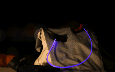 可發(fā)光的藍(lán)牙后掛式耳機(jī)