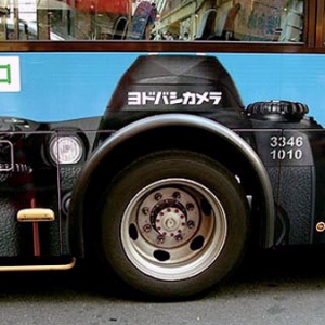 五花八門(mén)的公交車(chē)廣告