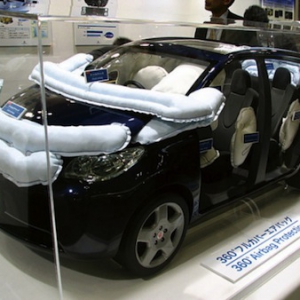 保護(hù)車輛的安全氣囊